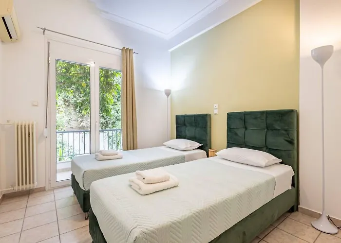 Acropolis Stylish 2Br - Center Of